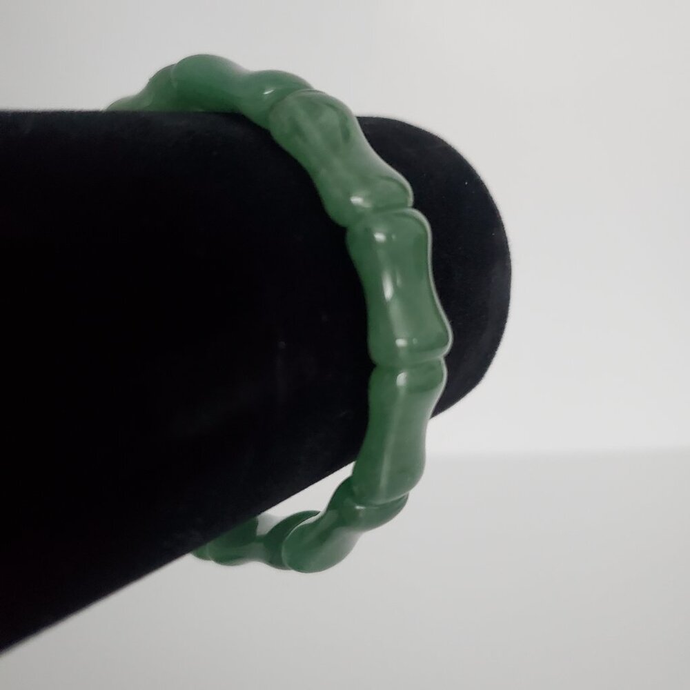 RARE DESIGN Jade Beaded Stretch Bracelet Rectangular Bone Shaped Beads 7"
